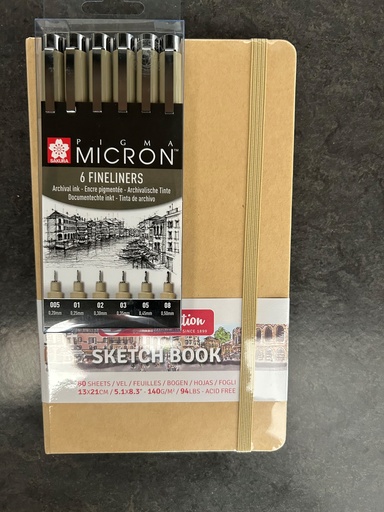 [94.980] Bloc  à  esquisse Sketch Book kraft 80 fles,140g/m2, 13 x 21 cm avec un paquet de feutres Pigma Micron set de 6 pièces noir