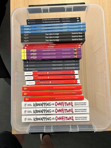 [11580] Français 7e-8e, parcours Le récit de l'aventure 7e -27 albums dans une caisse